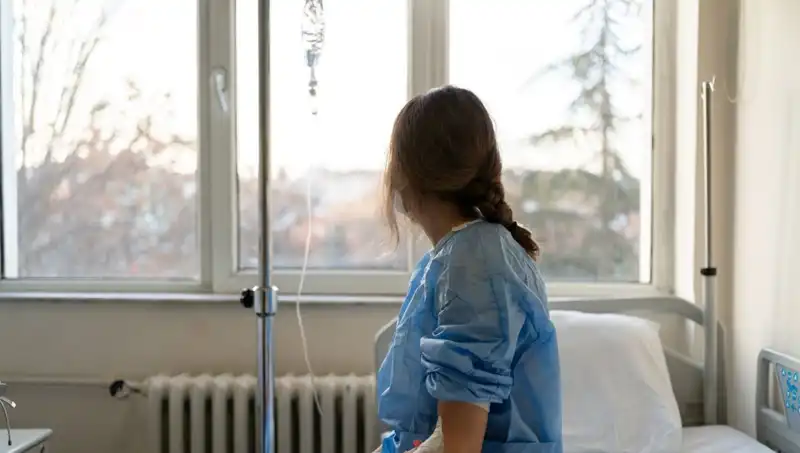 35 Yaşındaki Kadın, Kanserin Gizli Yüzünü Ortaya Çıkardı: Sessiz Bir Katil!