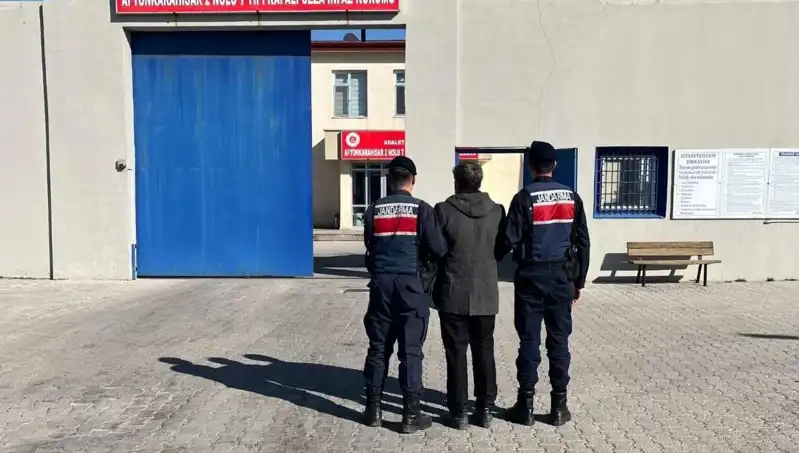 On Yıl Hapis Cezasıyla Aranan Şahıs Olaylı Bir Şekilde Yakalandı