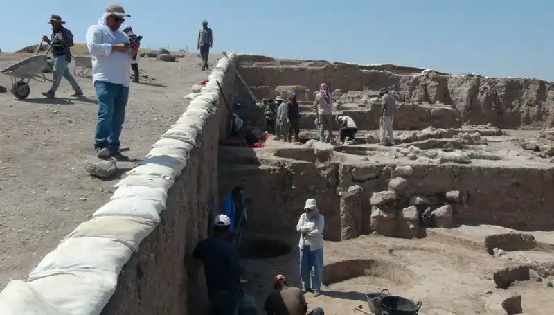 Kilis Oylum Höyük'te Kazı Çalışmaları: Sıcak Havanın Zorluklarına Rağmen Devam Ediyor